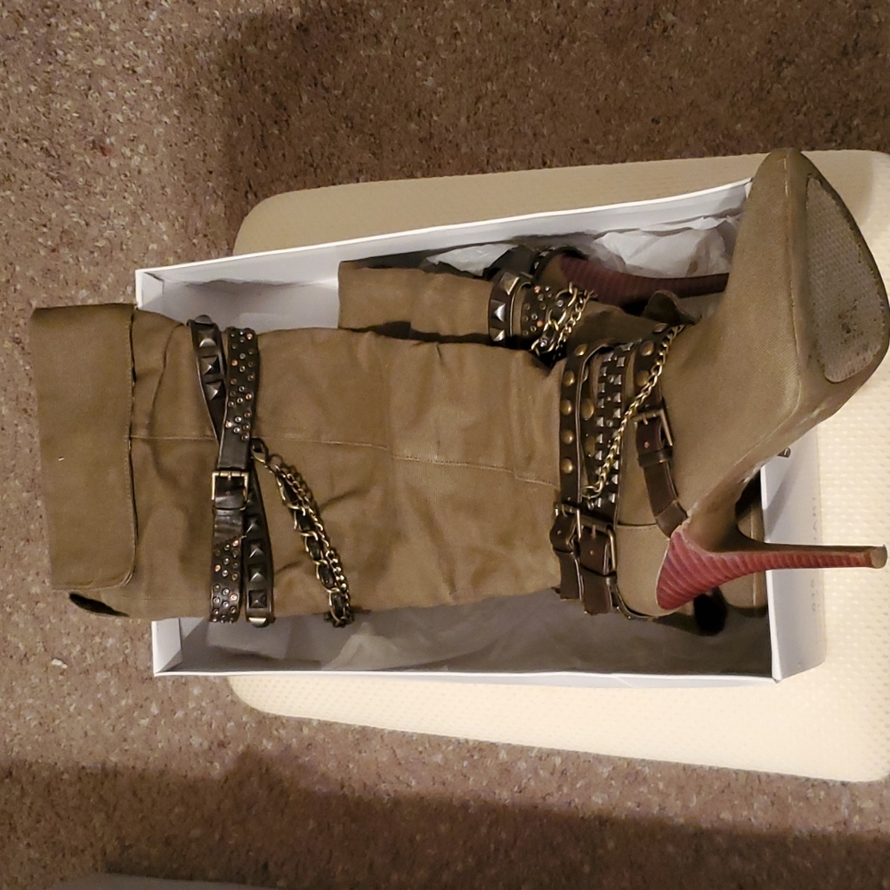 Bakers Khaki Green Heels